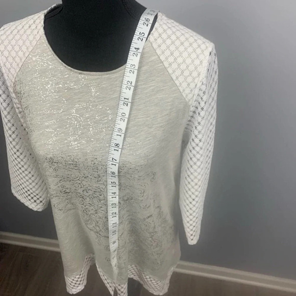 CHICOS | Zenergy Heather Gray White Mesh Baseball Sleeve Medium - Picture 3 of 7